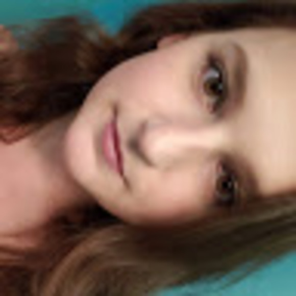 Meet your Posher, Caroline - Picture 1 of 1